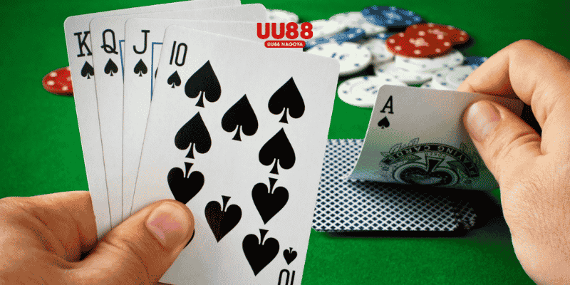 Nhiệm vụ của người chơi Poker UU88 là kết hợp bài riêng và bài chung